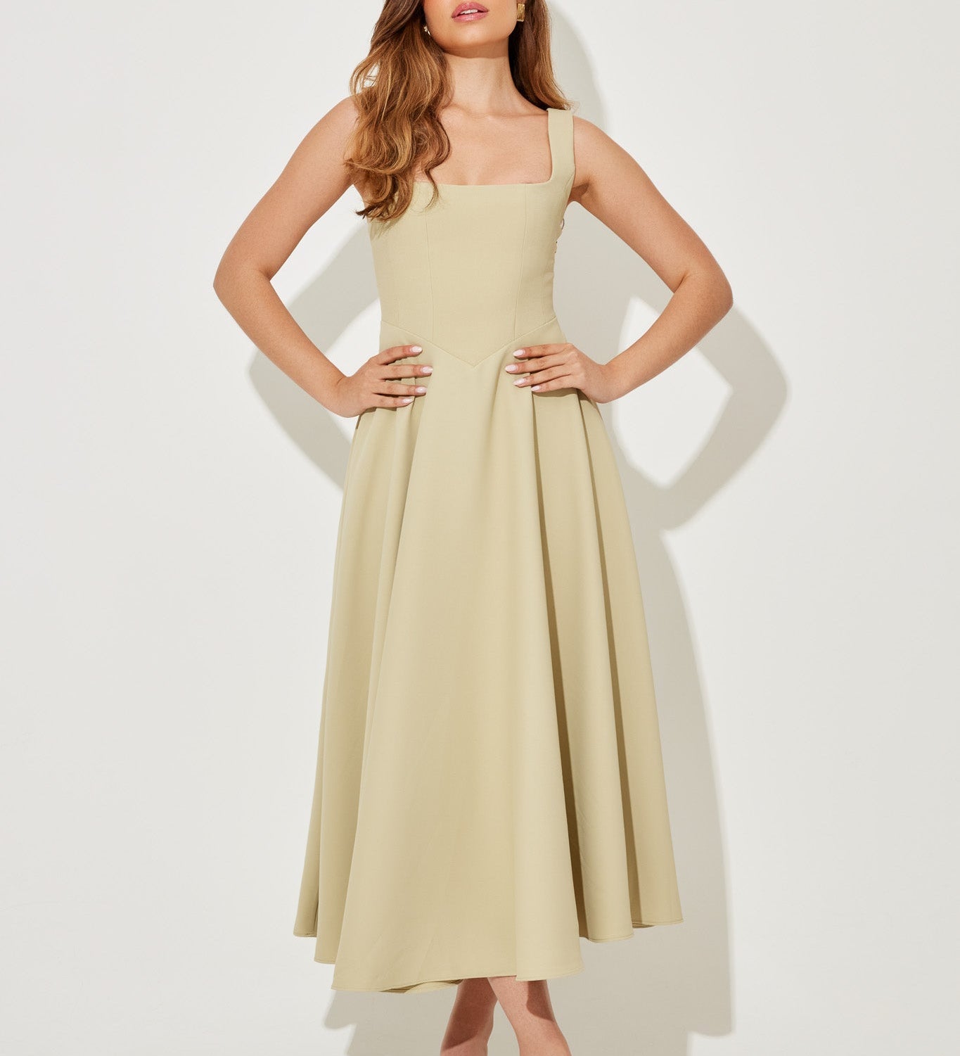 Kiara - Elegant Midi Dress